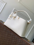 Louis Vuitton LV M26259 Capucines GM Bag Off white