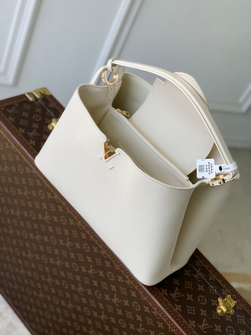 Louis Vuitton LV M26259 Capucines GM Bag Off white