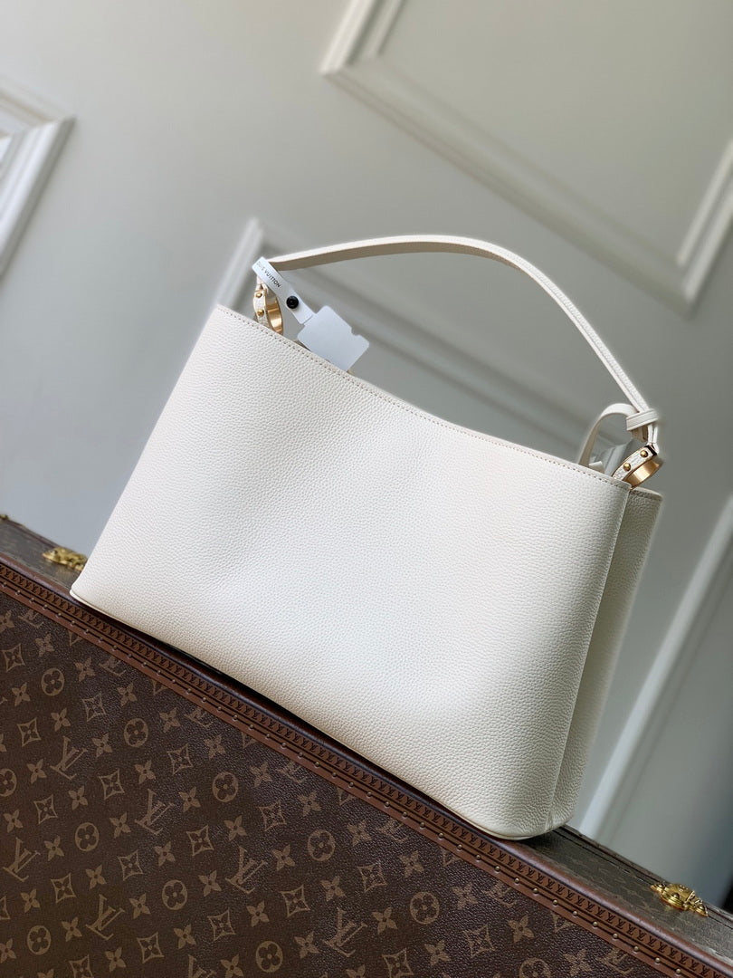 Louis Vuitton LV M26259 Capucines GM Bag Off white