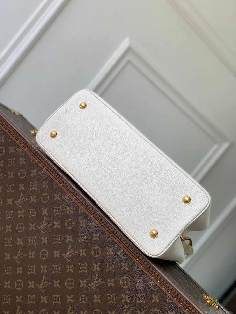 Louis Vuitton LV M26259 Capucines GM Bag Off white