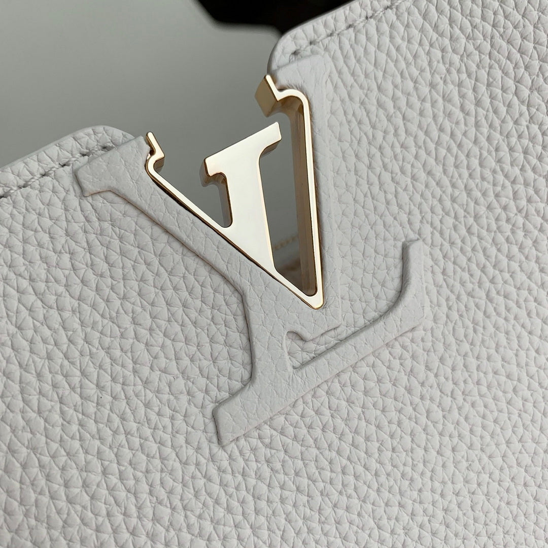Louis Vuitton LV M26259 Capucines GM Bag Off white