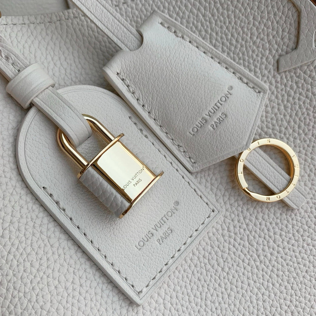 Louis Vuitton LV M26259 Capucines GM Bag Off white
