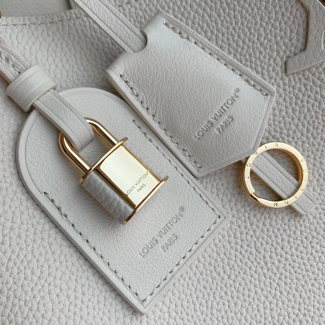 Louis Vuitton LV M26259 Capucines GM Bag Off white