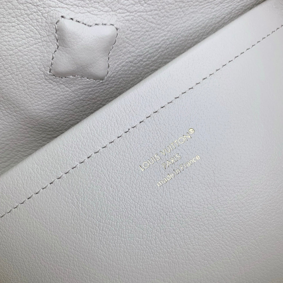 Louis Vuitton LV M26259 Capucines GM Bag Off white - Default Title - View 9