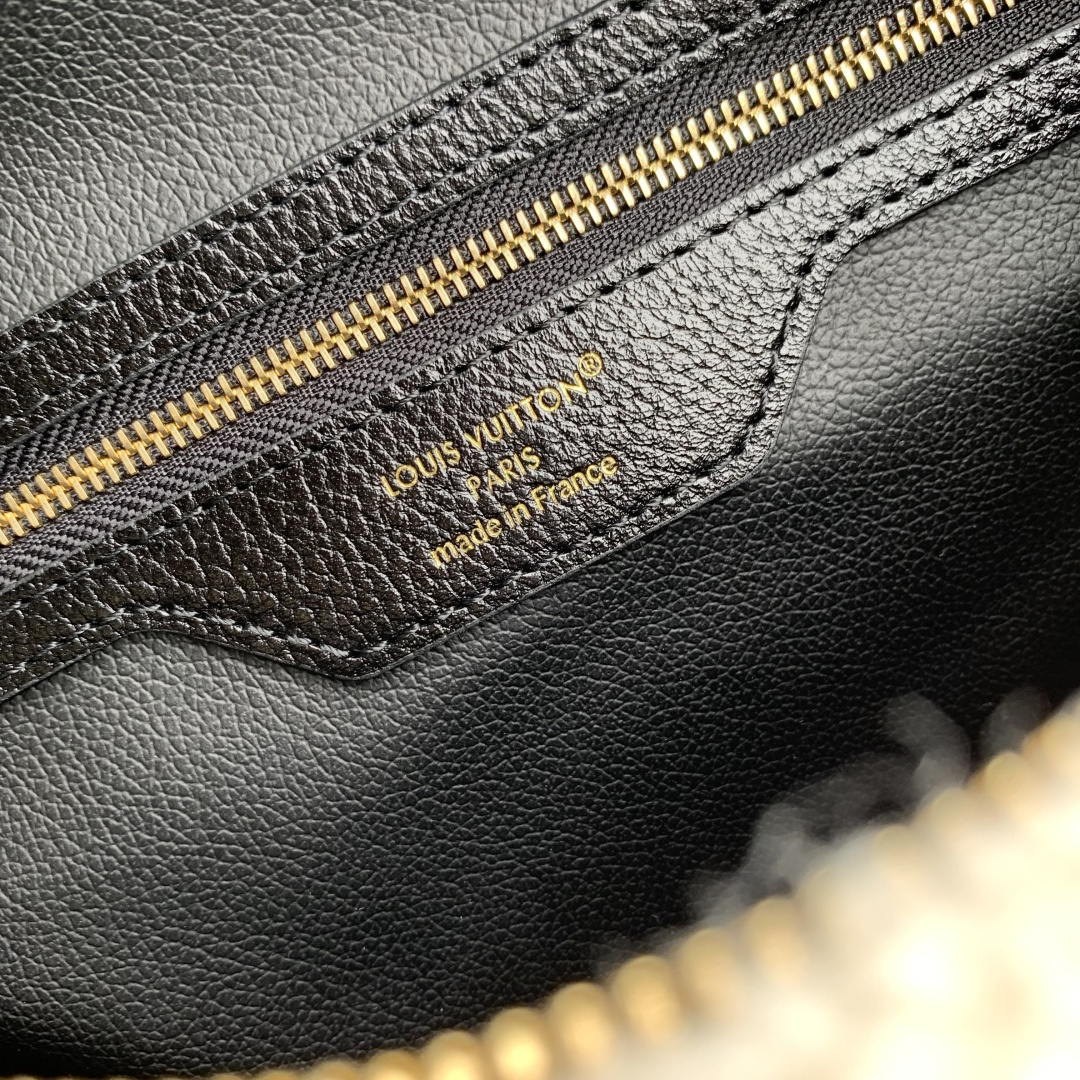 Louis Vuitton  LV M26326 Speedy 30 Soft Teddy Bag Monogram Shearling