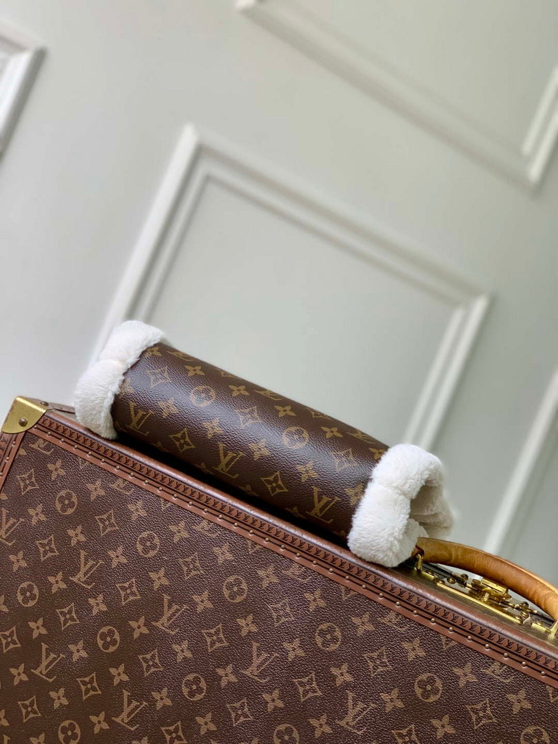 Louis Vuitton LV M26853 Teddy Mitt Bag