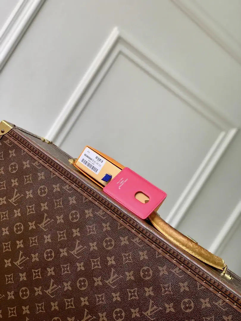 Louis Vuitton LV M26944 Magnetic Card Holder Monogram Heritage Rose Red