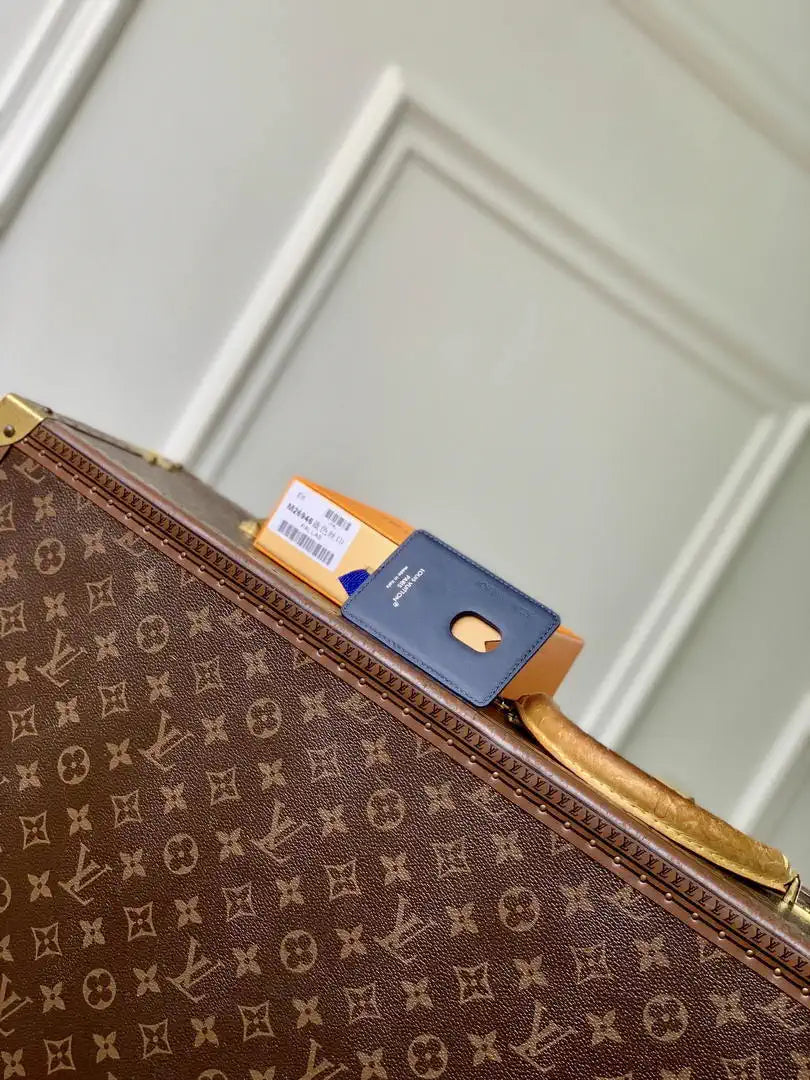 Louis Vuitton LV M26946 Magnetic Card Holder Monogram Heritage Navy Blue