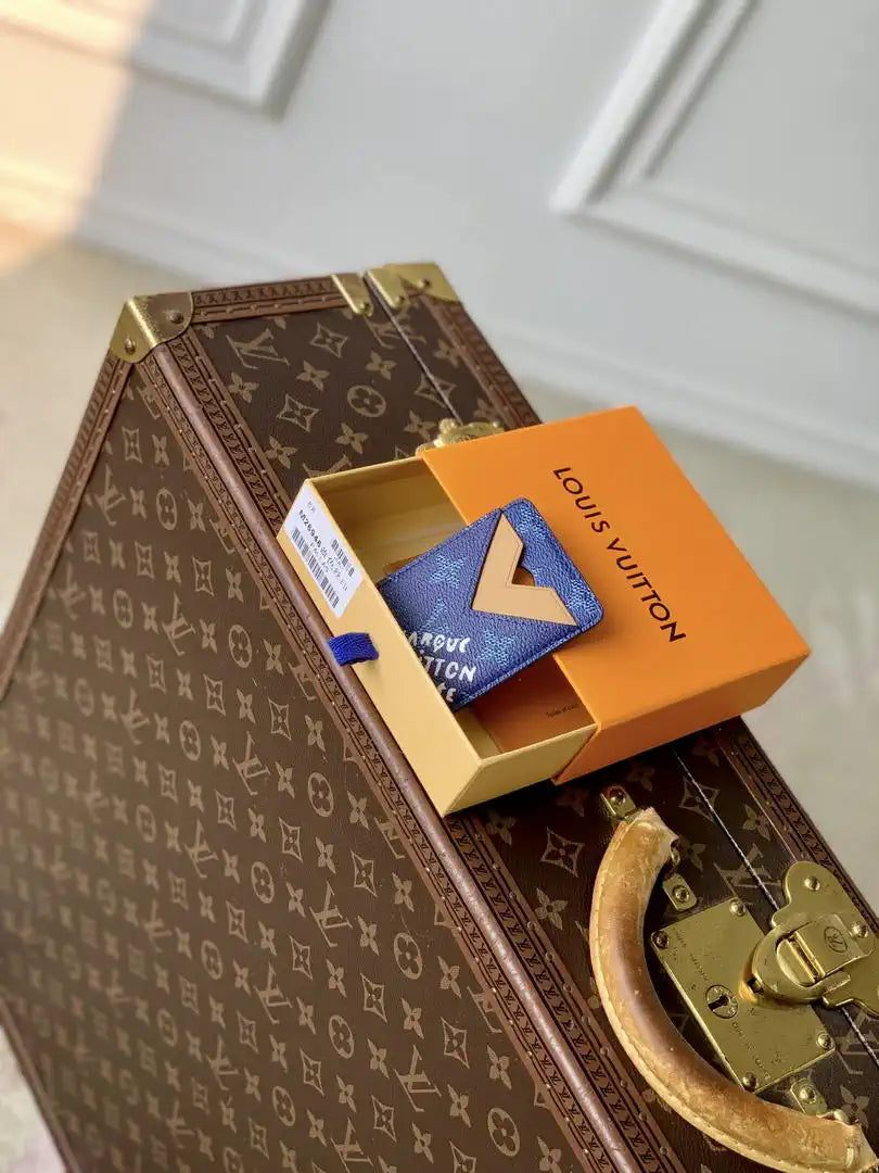 Louis Vuitton LV M26946 Magnetic Card Holder Monogram Heritage Navy Blue