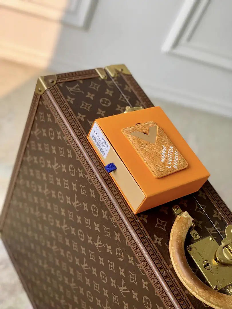 Louis Vuitton LV M26947 Magnetic Card Holder Monogram Heritage Safran Yellow