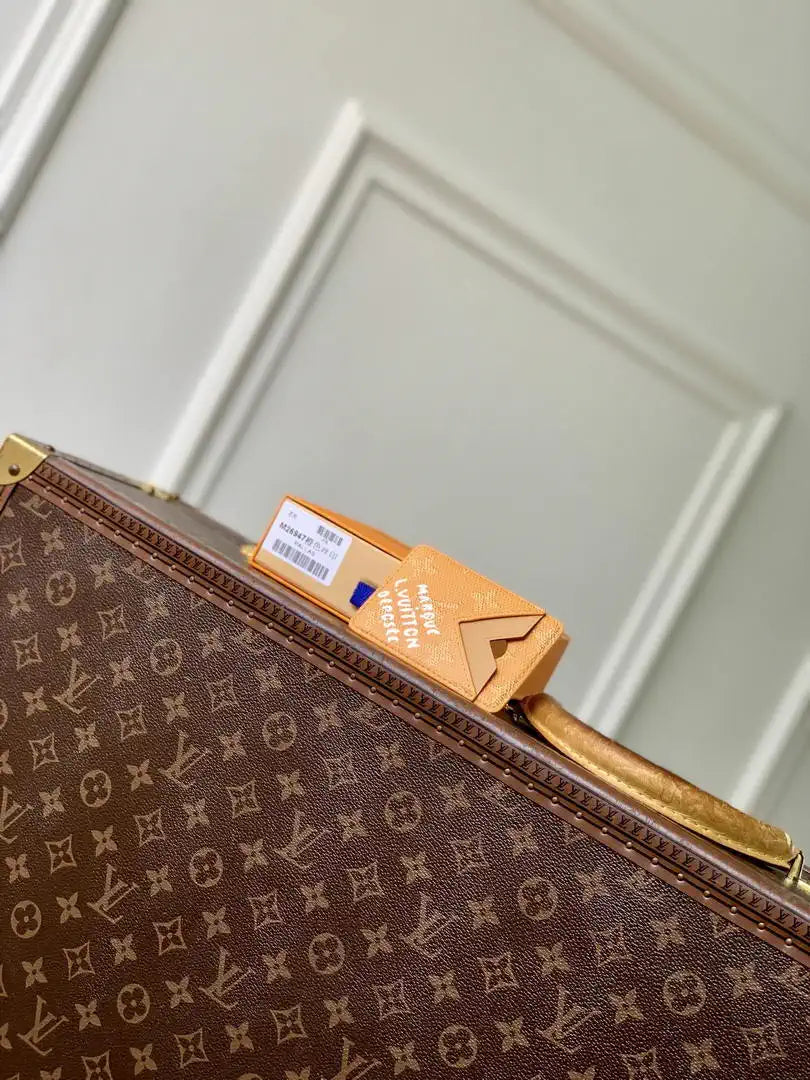 Louis Vuitton LV M26947 Magnetic Card Holder Monogram Heritage Safran Yellow