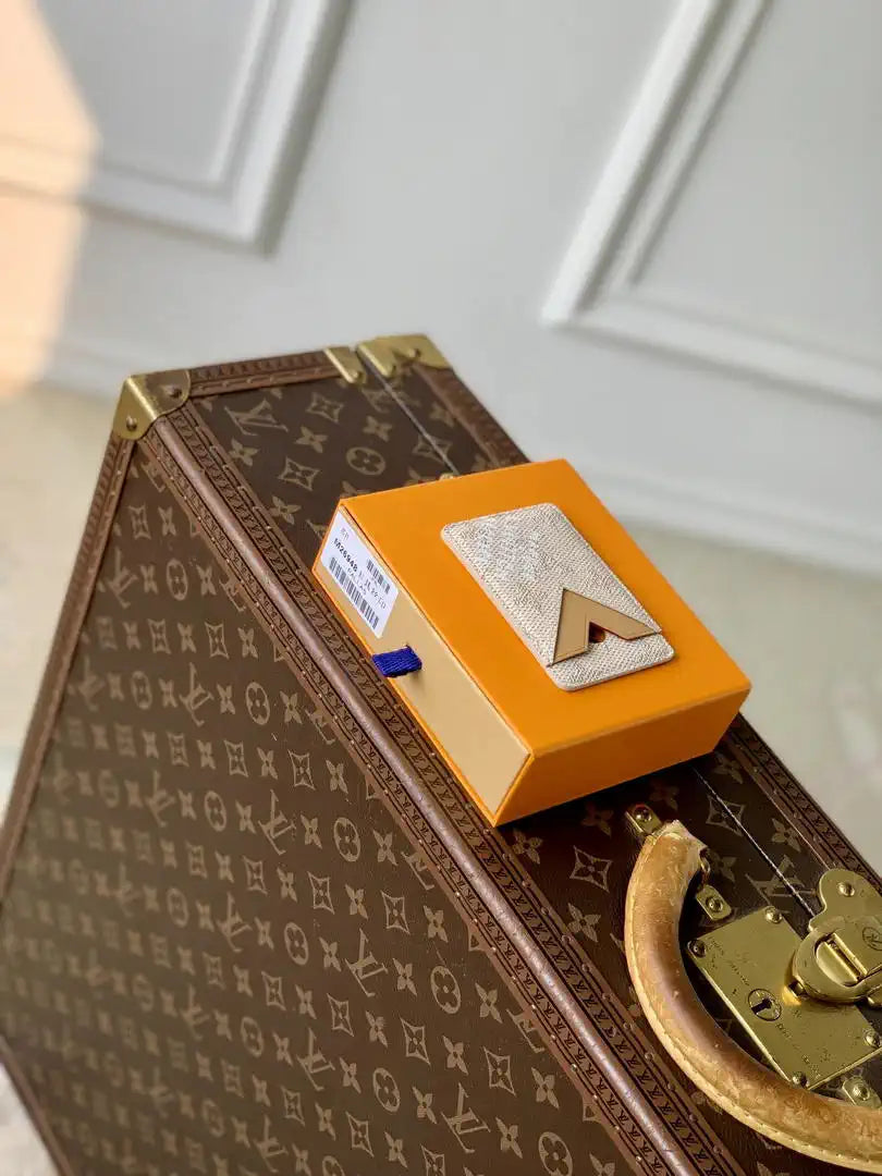 Louis Vuitton LV M26948 Magnetic Card Holder Monogram Heritage Aprciot