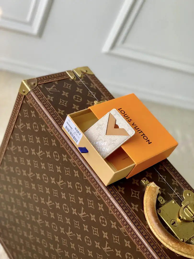 Louis Vuitton LV M26948 Magnetic Card Holder Monogram Heritage Aprciot