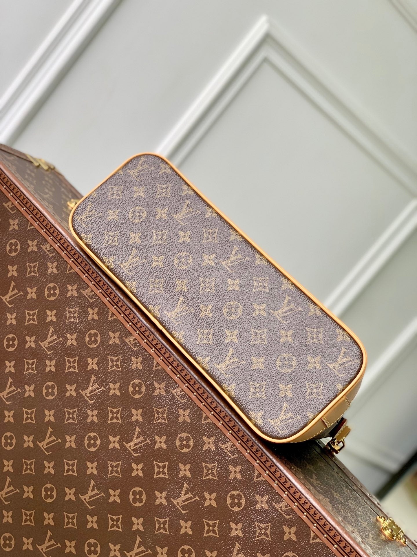 Louis Vuitton  LV M27327 Alma MM Bag Monogram Blue - Default Title - View 4