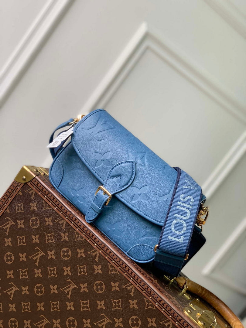 Louis Vuitton LV M27362 Diane Handbag  Blue Jean