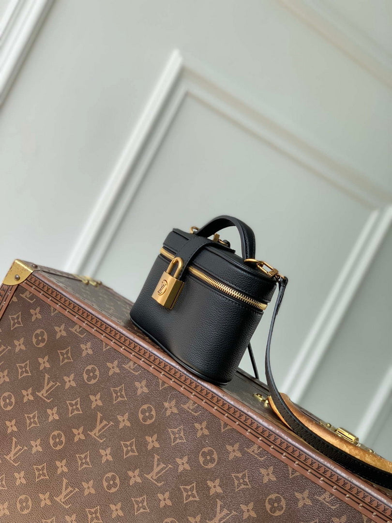 Louis Vuitton LV M27505 Low Key Vanity Pouch Black