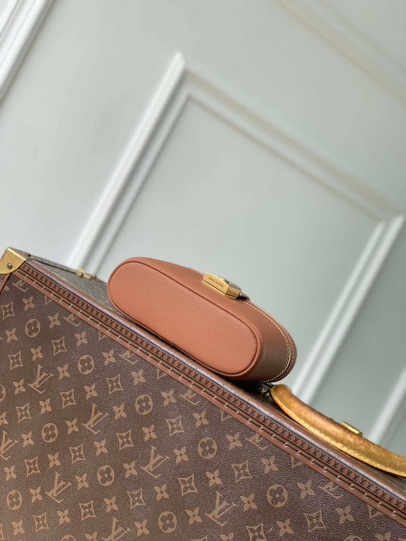 Louis Vuitton LV M27505 Low Key Vanity Pouch Cognac