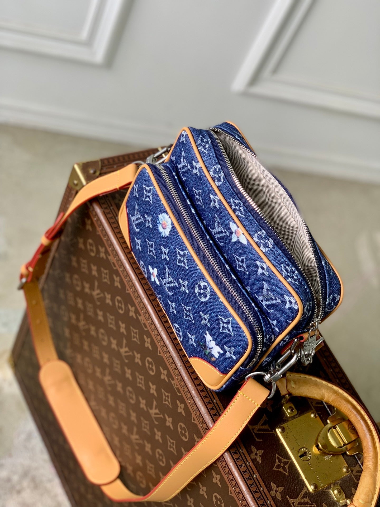 Louis Vuitton LV M27553 Nil Cross-body Bag Blue