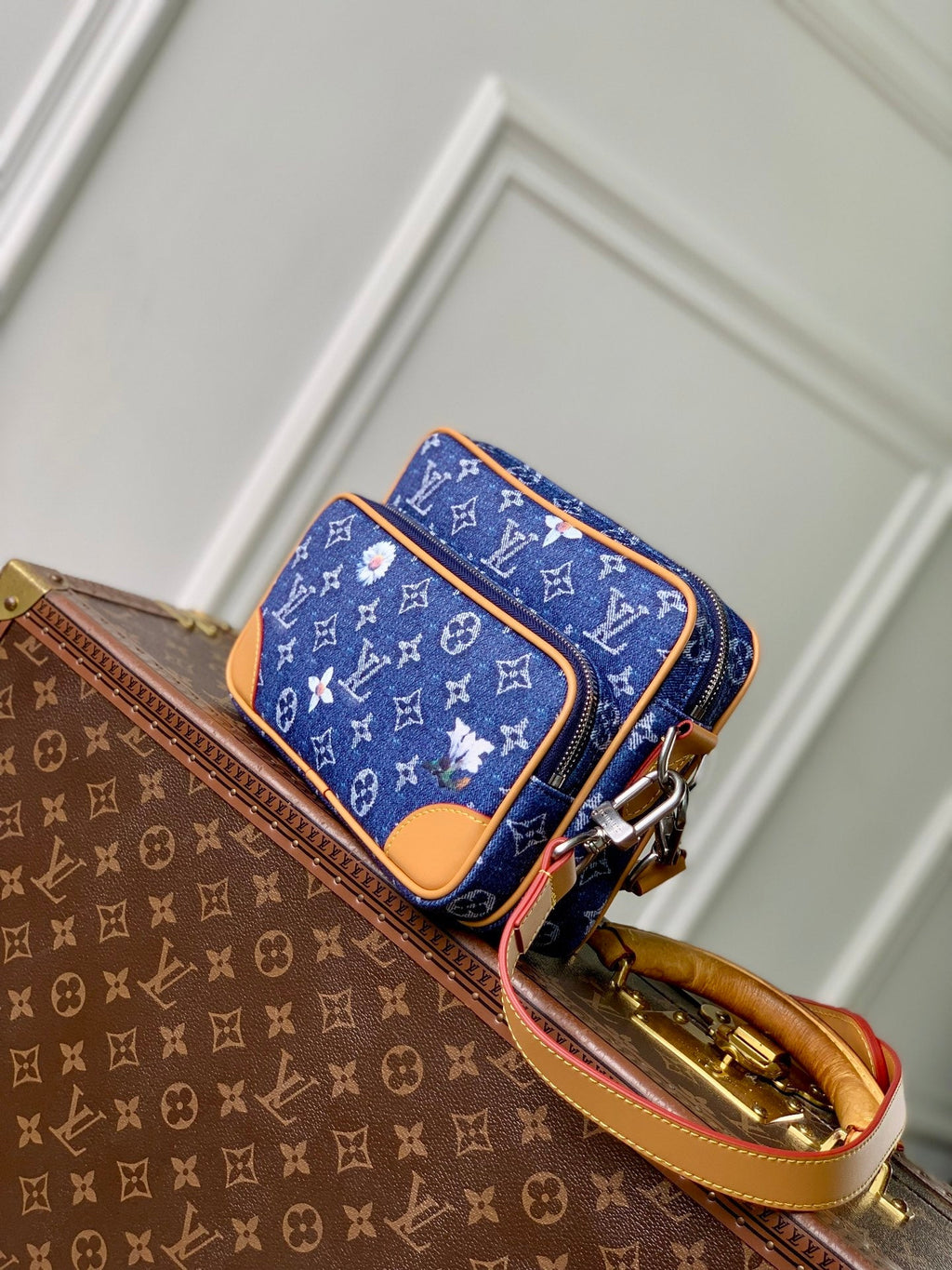 Louis Vuitton LV M27553 Nil Cross-body Bag Blue