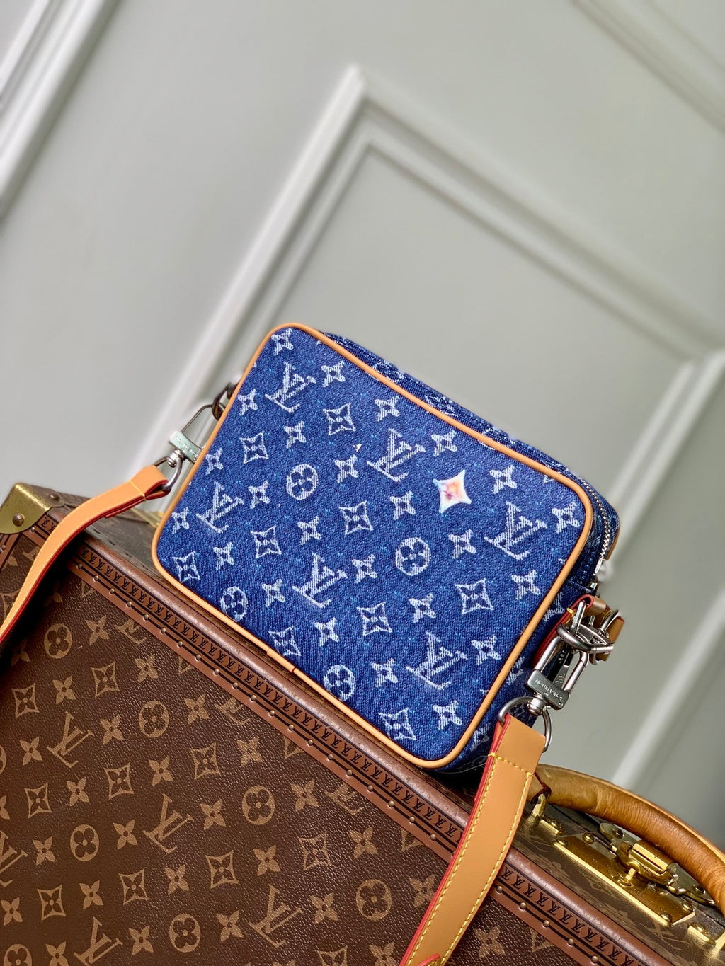 Louis Vuitton LV M27553 Nil Cross-body Bag Blue