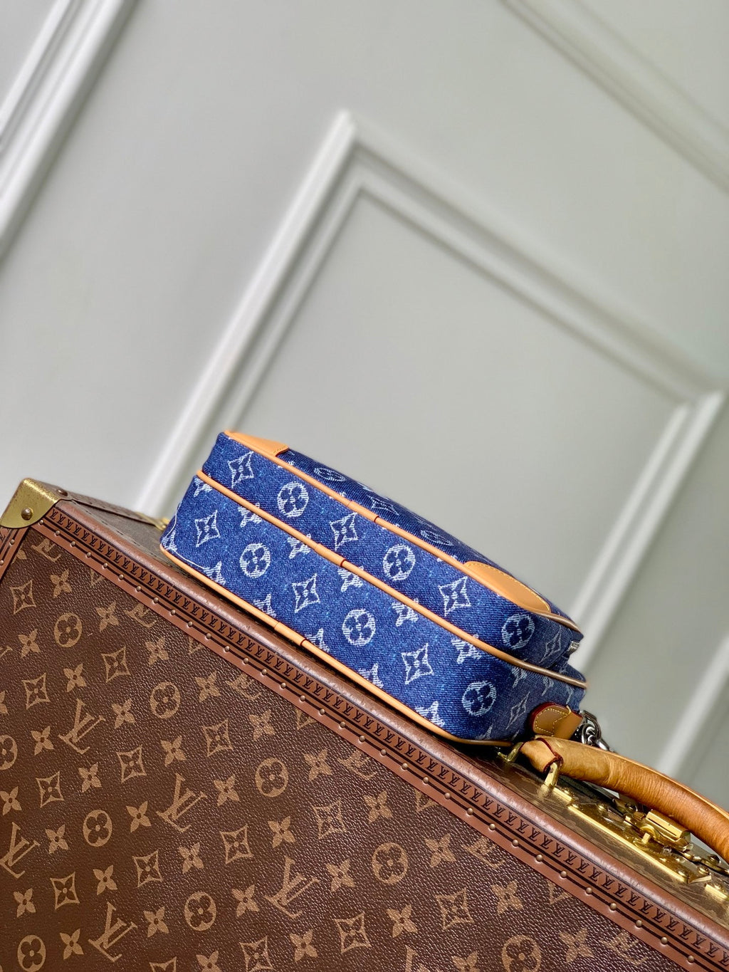 Louis Vuitton LV M27553 Nil Cross-body Bag Blue