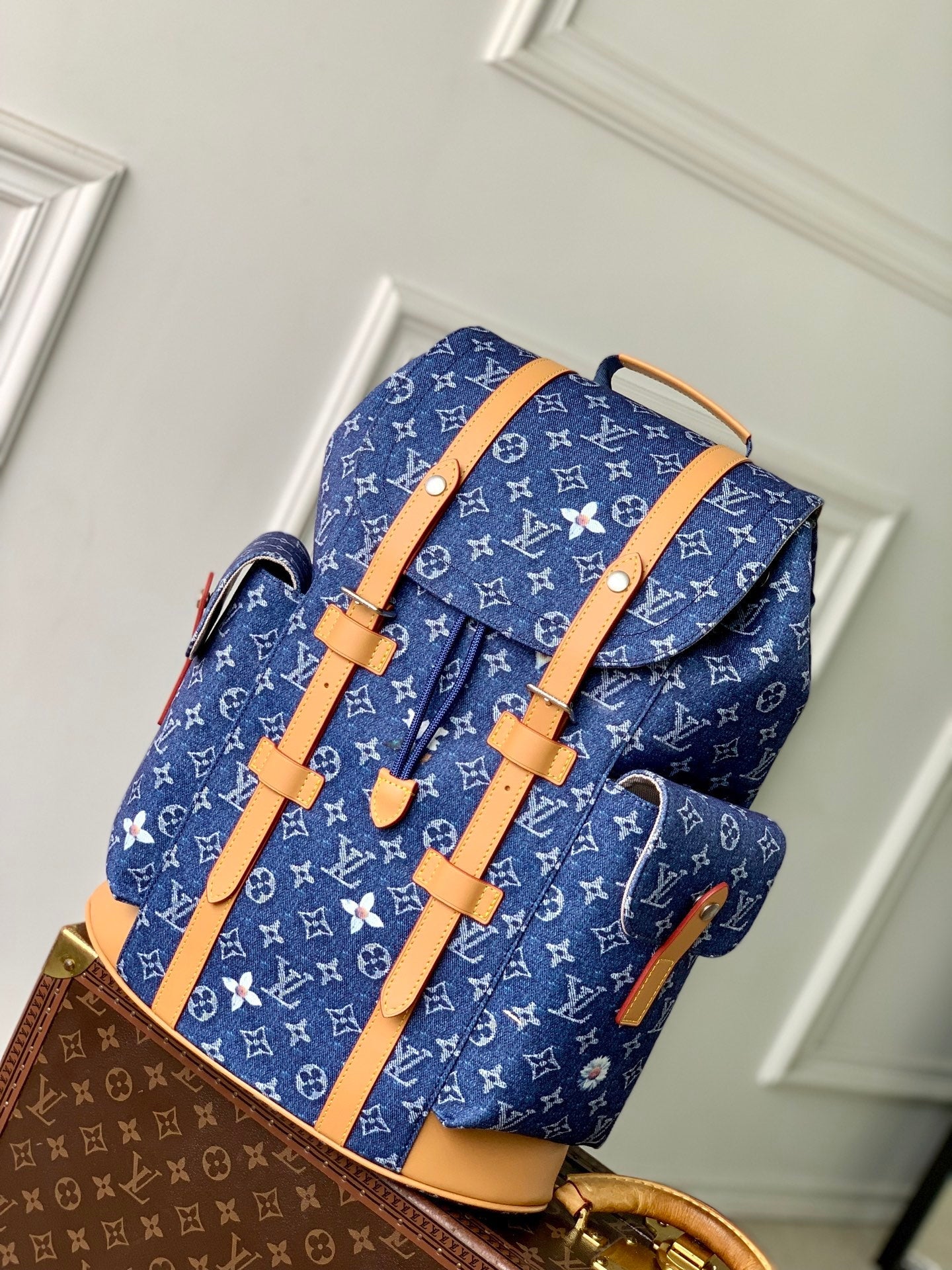 Louis Vuitton LV M27554 Christopher MM Bag Blue