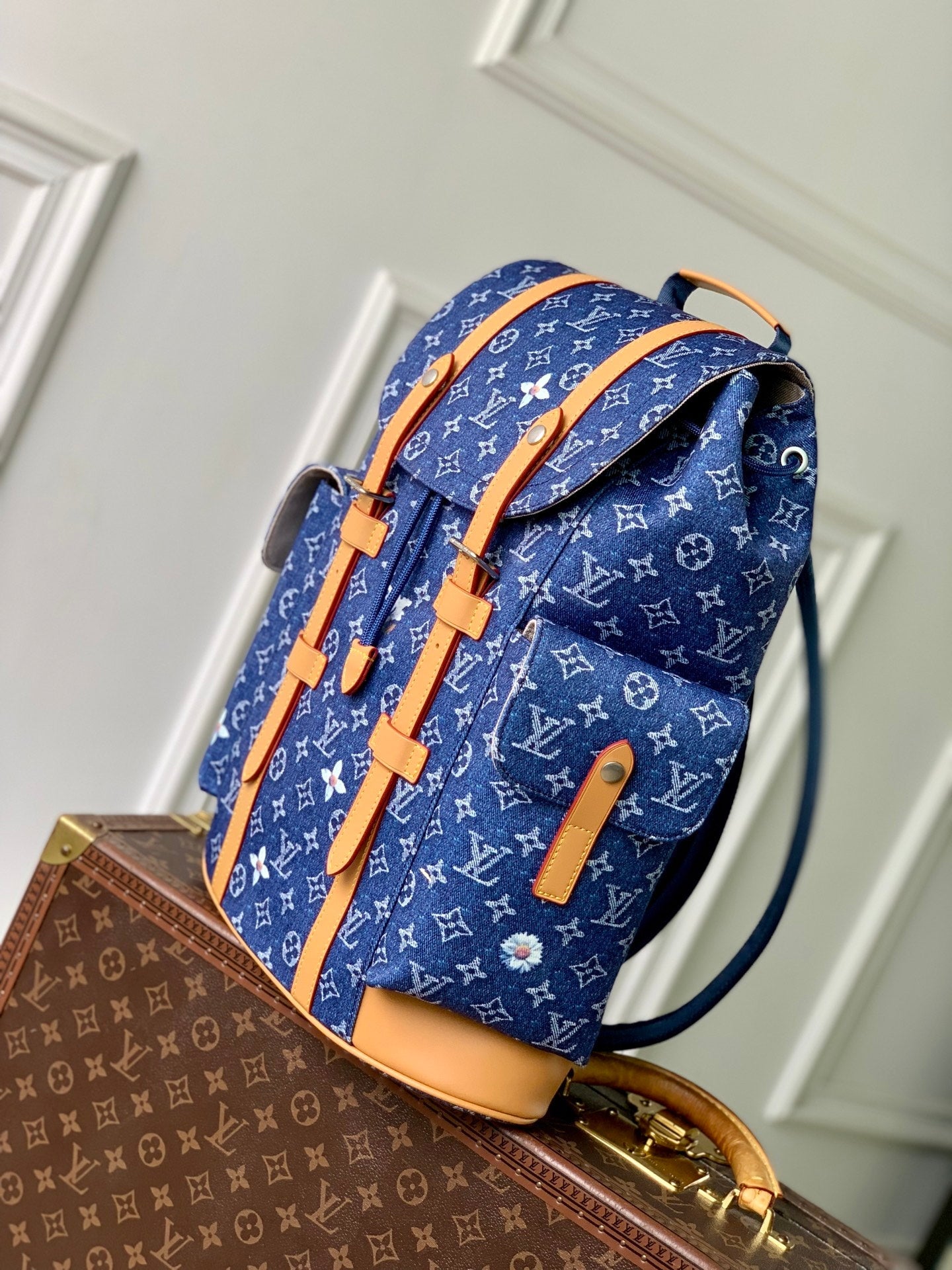 Louis Vuitton LV M27554 Christopher MM Bag Blue