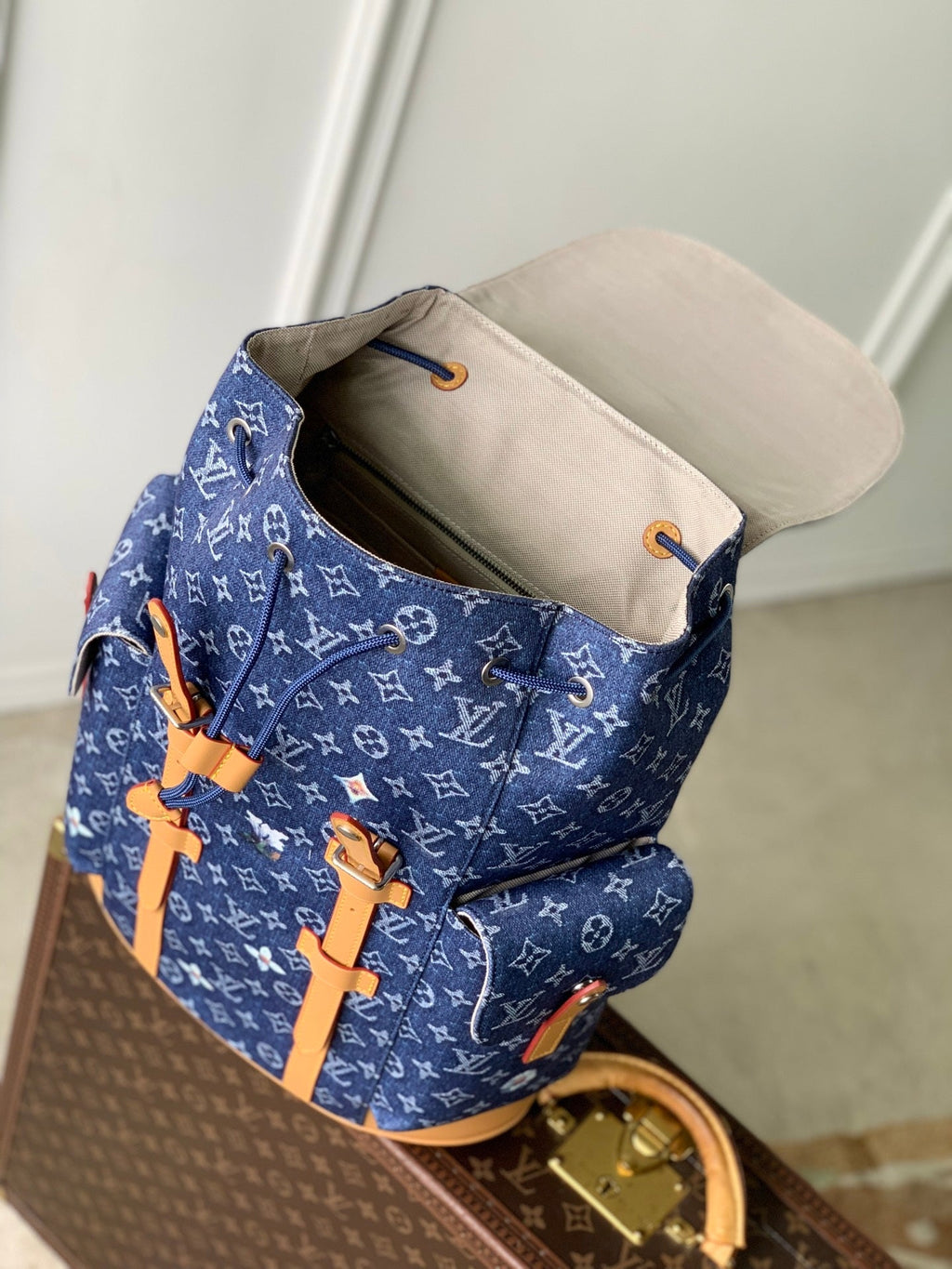 Louis Vuitton LV M27554 Christopher MM Bag Blue