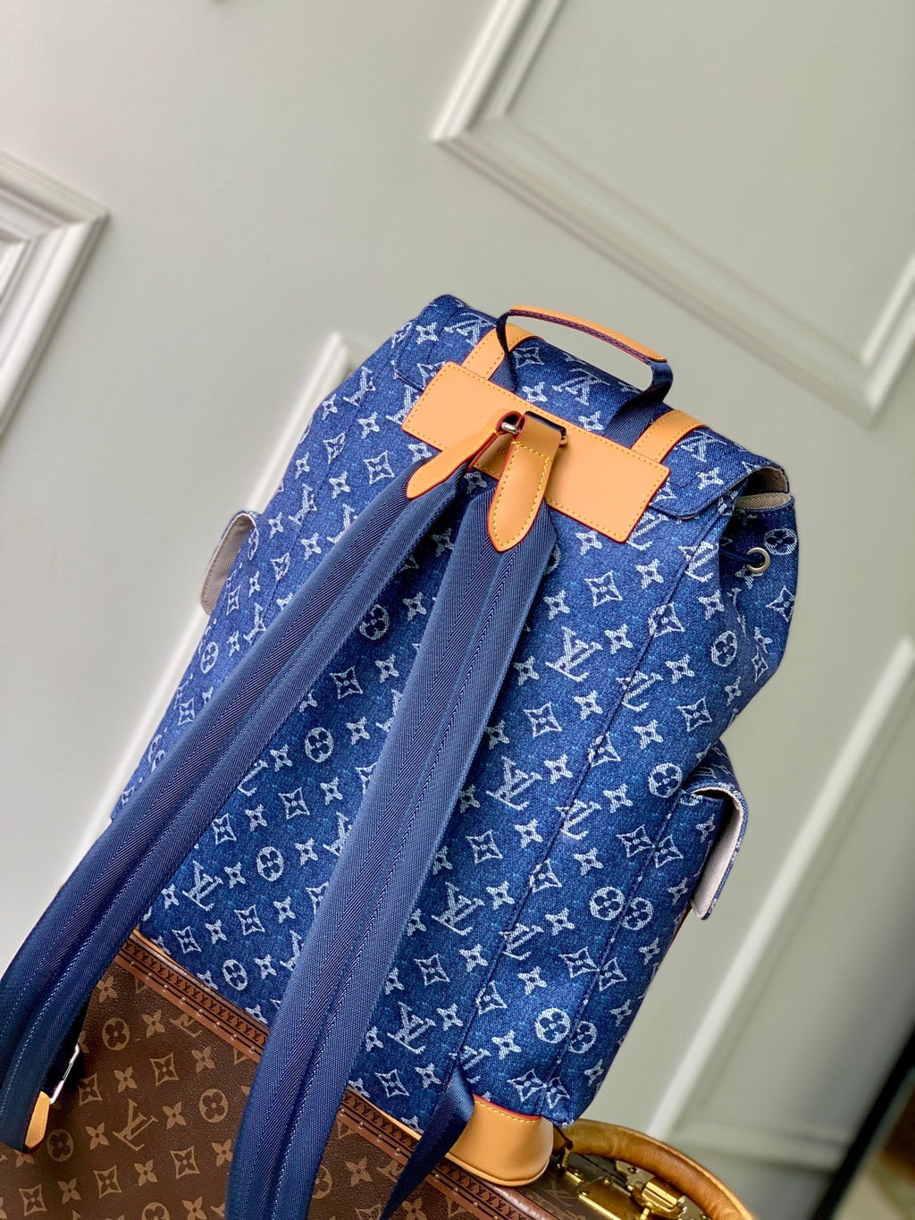 Louis Vuitton LV M27554 Christopher MM Bag Blue