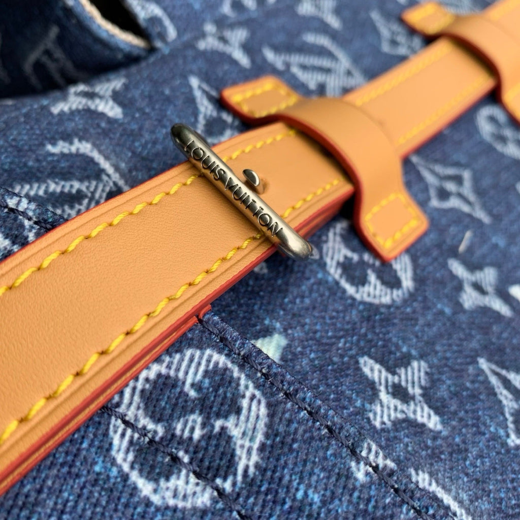 Louis Vuitton LV M27554 Christopher MM Bag Blue