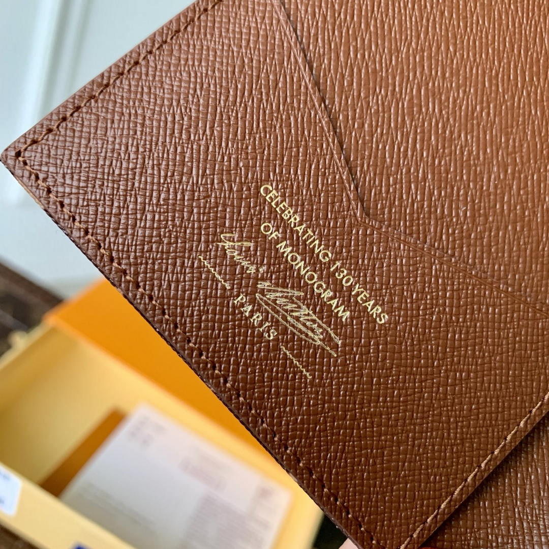 Louis Vuitton LV M27612 Passport Cover Other Monogram Canvas  Coffe Brown