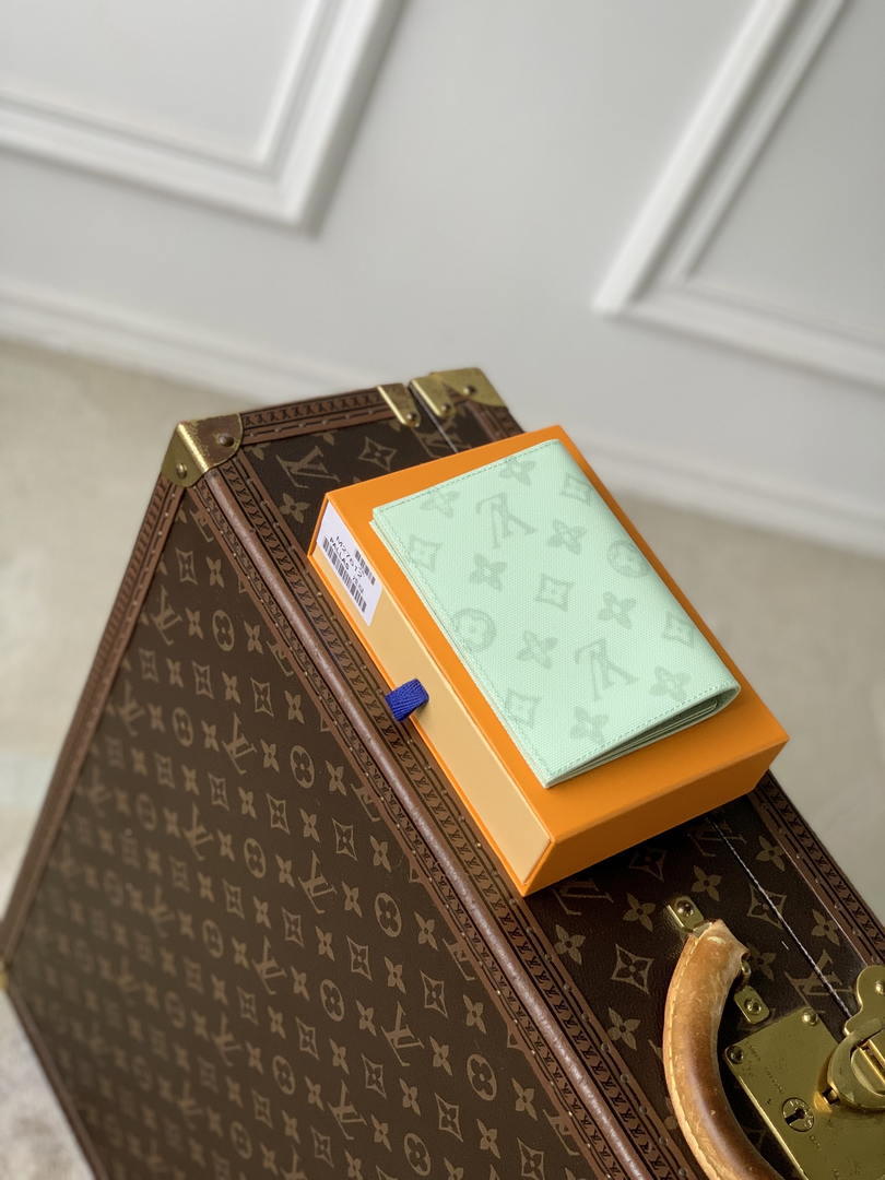 Louis Vuitton LV M27612 Passport Cover Other Monogram Canvas Green