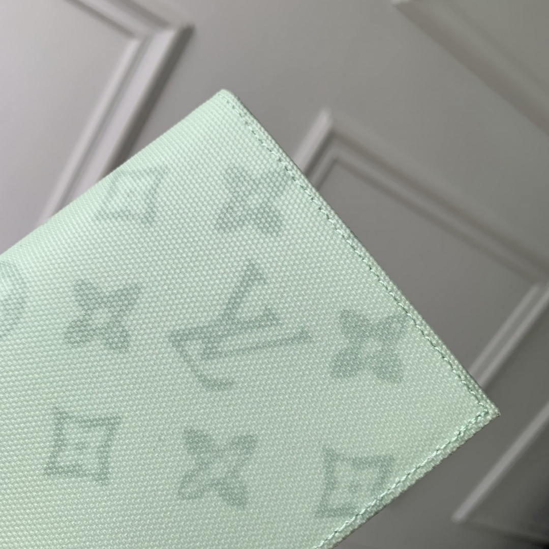 Louis Vuitton LV M27612 Passport Cover Other Monogram Canvas Green