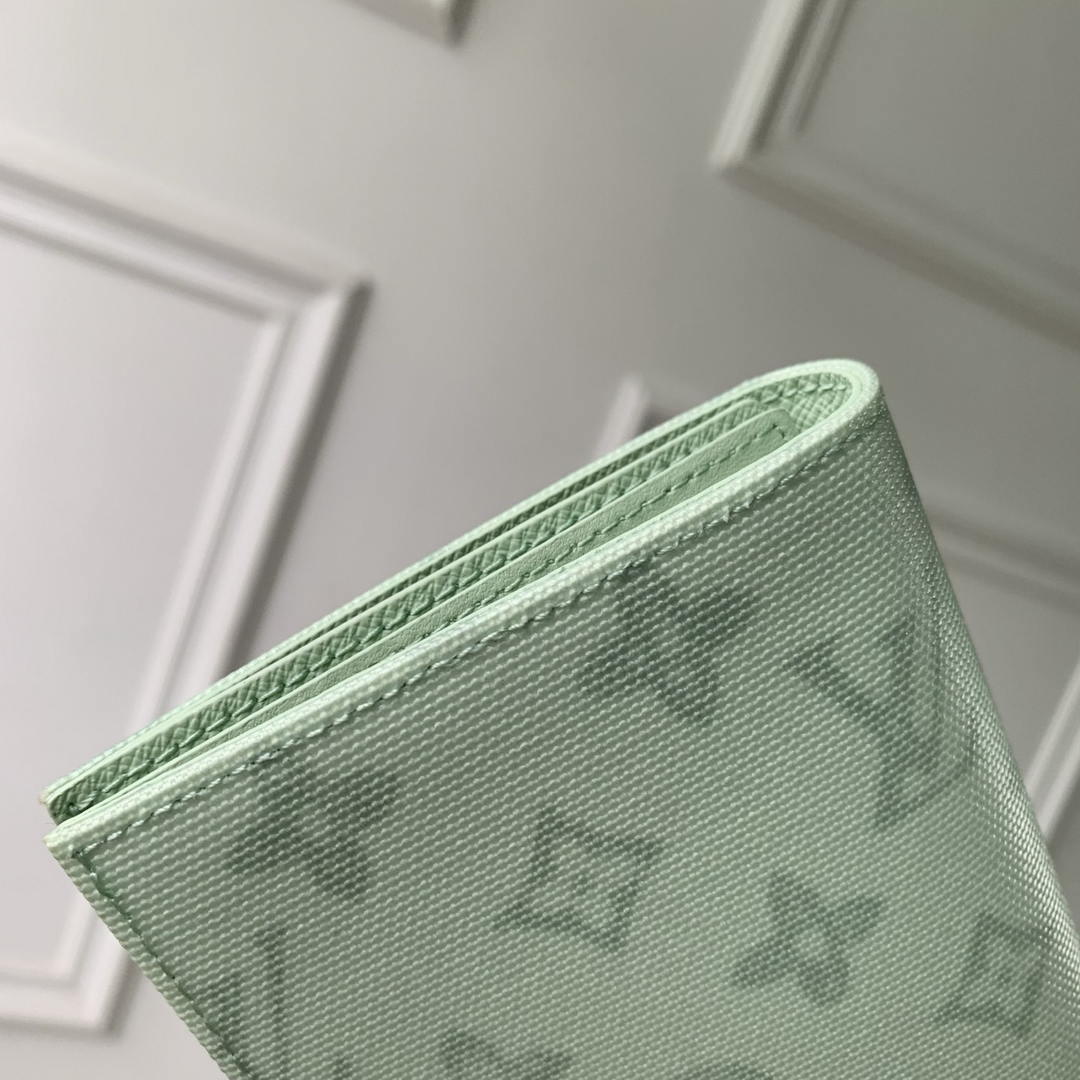 Louis Vuitton LV M27612 Passport Cover Other Monogram Canvas Green