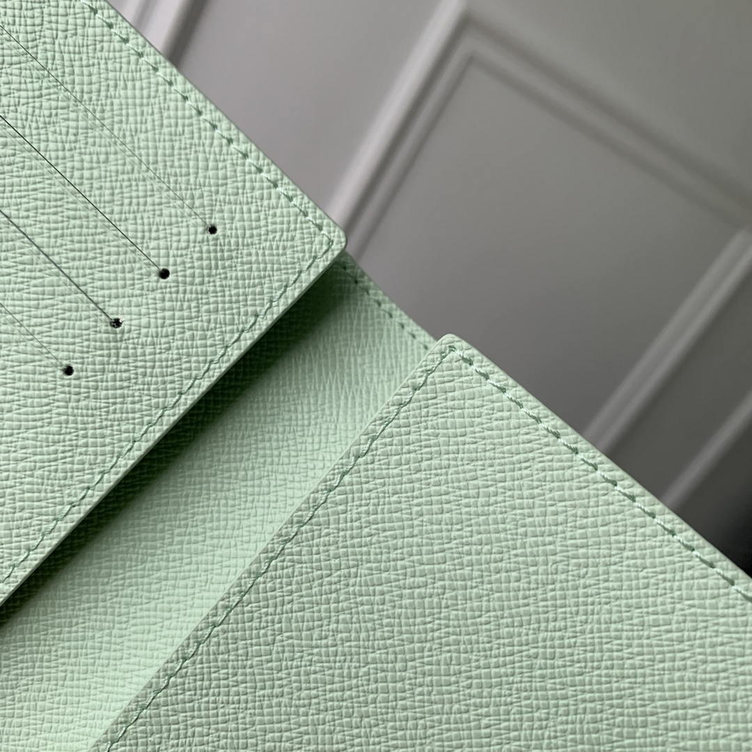 Louis Vuitton LV M27612 Passport Cover Other Monogram Canvas Green