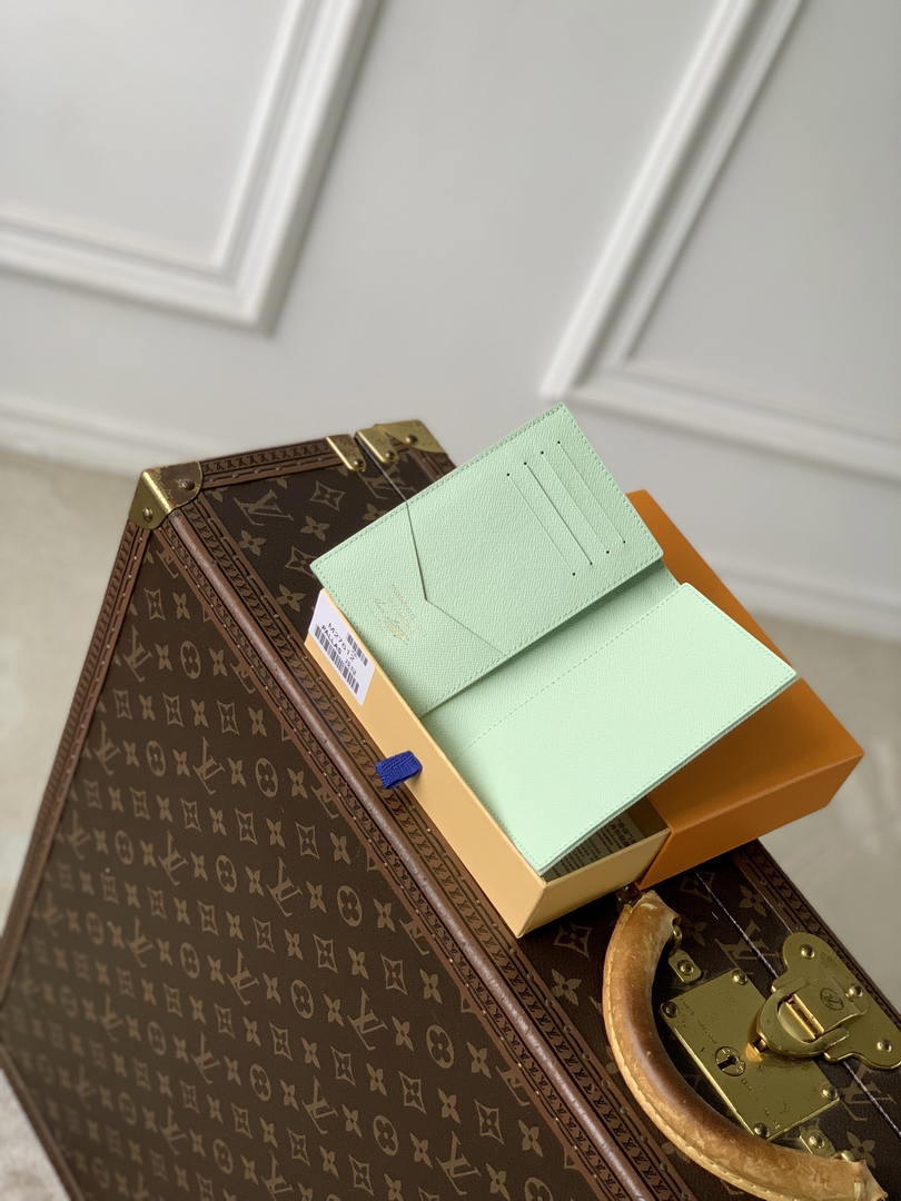 Louis Vuitton LV M27612 Passport Cover Other Monogram Canvas Green