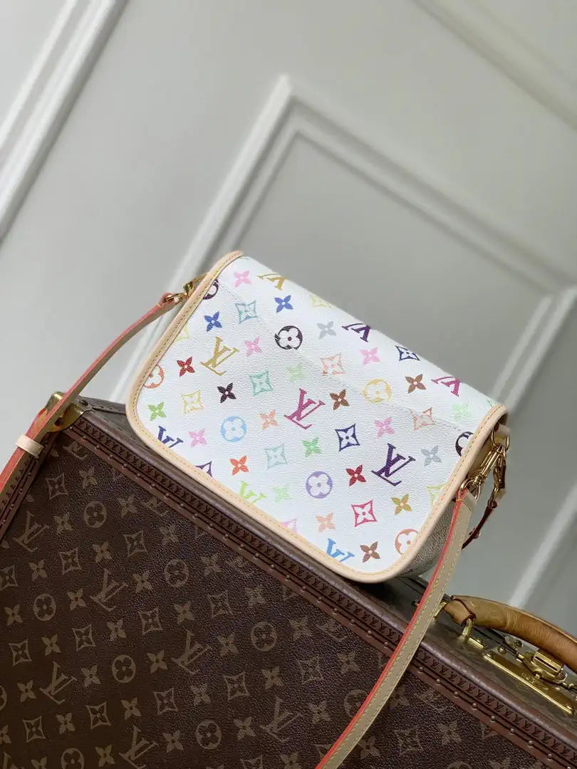 Louis Vuitton LV M27866  LV x TM Diane Handbag Monogram White