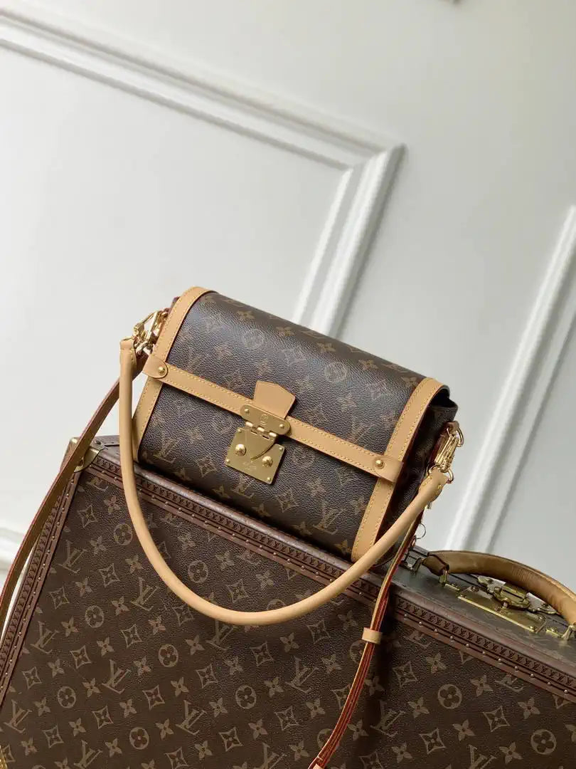 Louis Vuitton LV M27986 Side Trunk Monogram