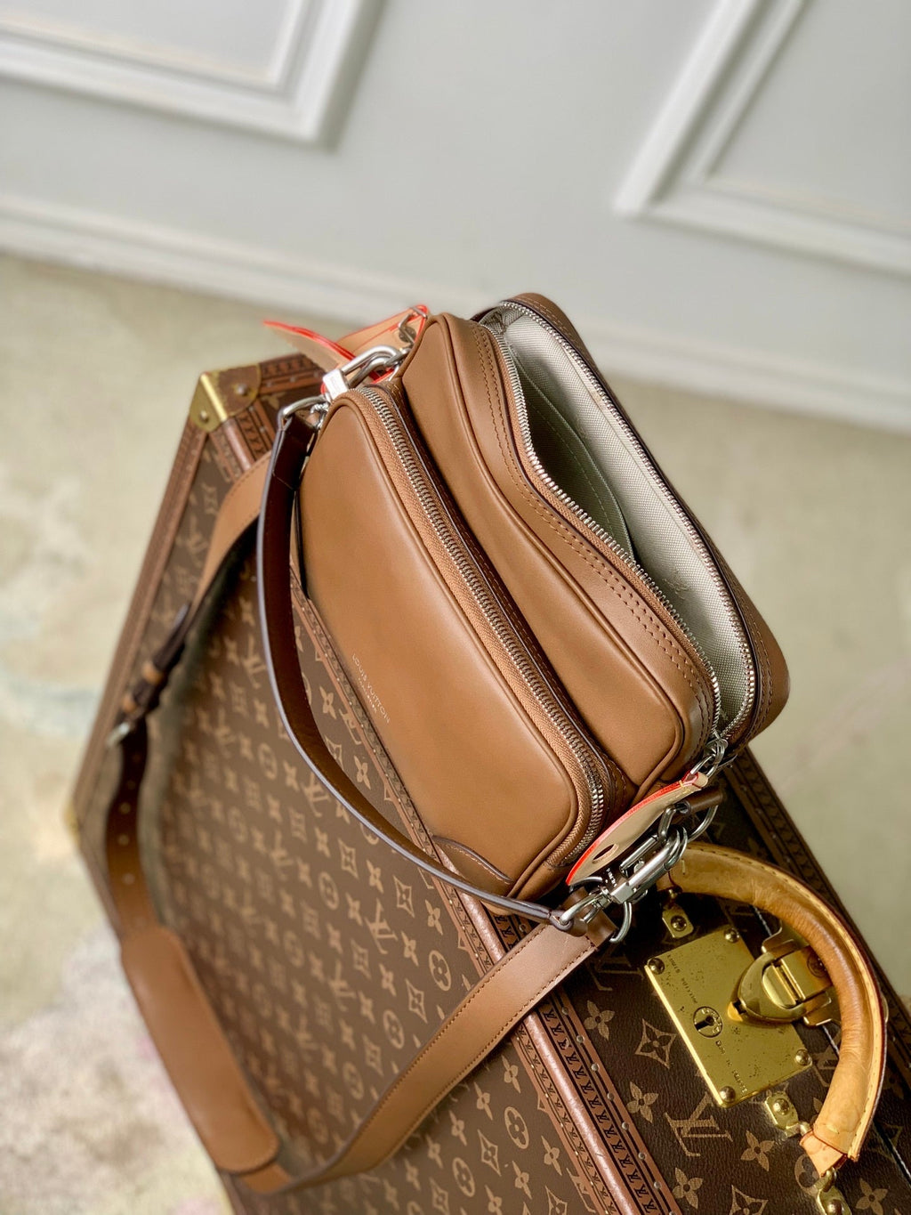 Louis Vuitton LV M27999 Nil Small Bag Caramel