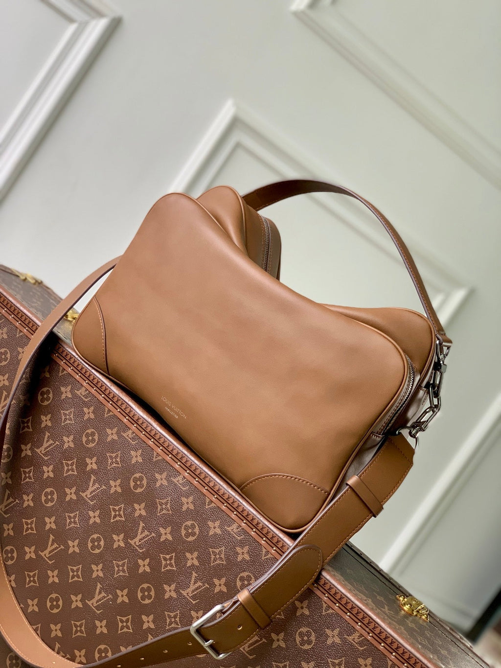 Louis Vuitton LV M27999 Nil XL Bag Caramel
