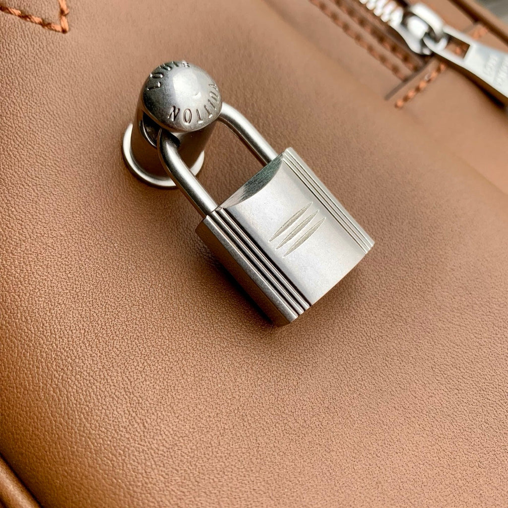 Louis Vuitton LV M27999 Nil XL Bag Caramel