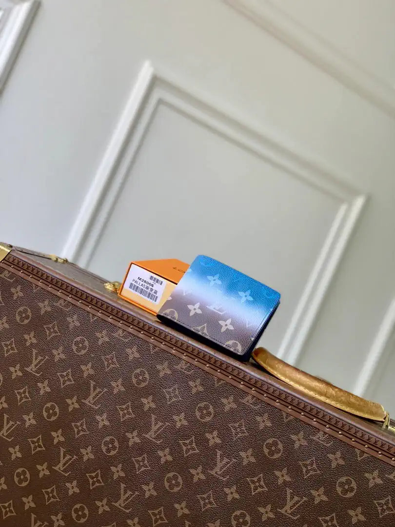 Louis Vuitton LV M28006 Gradient Blue HULTlPLE Wallet