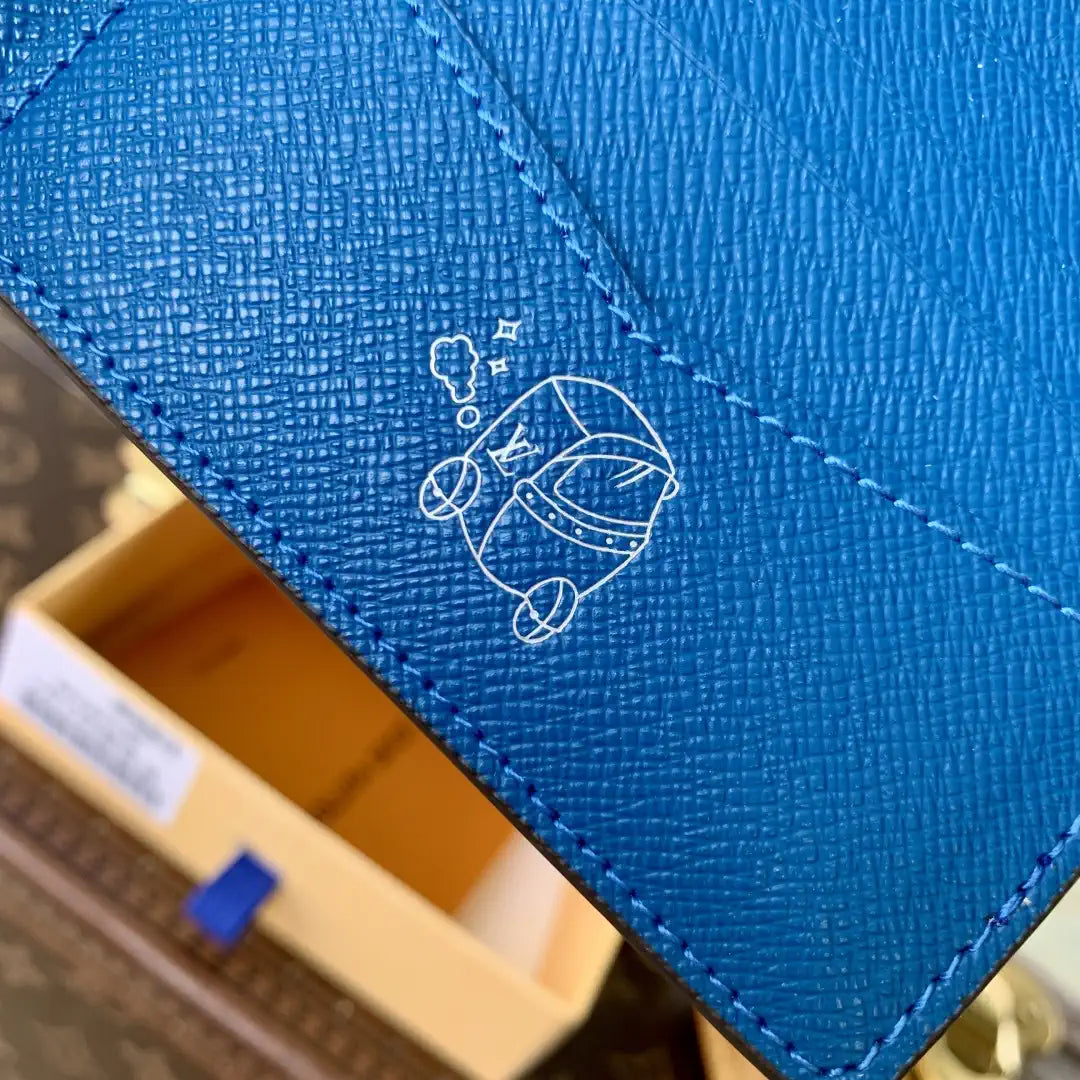 Louis Vuitton LV M28006 Gradient Blue HULTlPLE Wallet