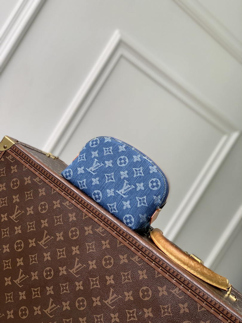 Louis Vuitton LV M28050 Pochette Cosmétique PM Other Monogram Canvas