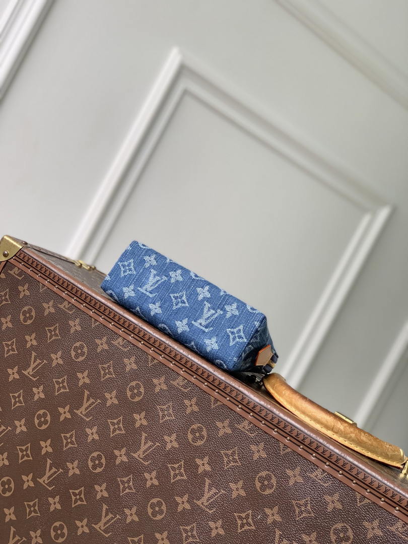 Louis Vuitton LV M28050 Pochette Cosmétique PM Other Monogram Canvas
