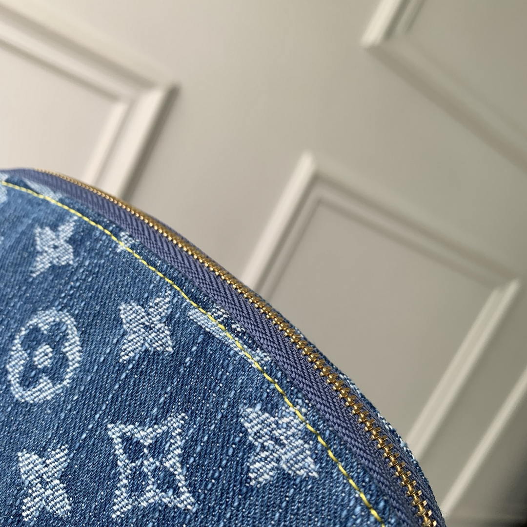 Louis Vuitton LV M28050 Pochette Cosmétique PM Other Monogram Canvas
