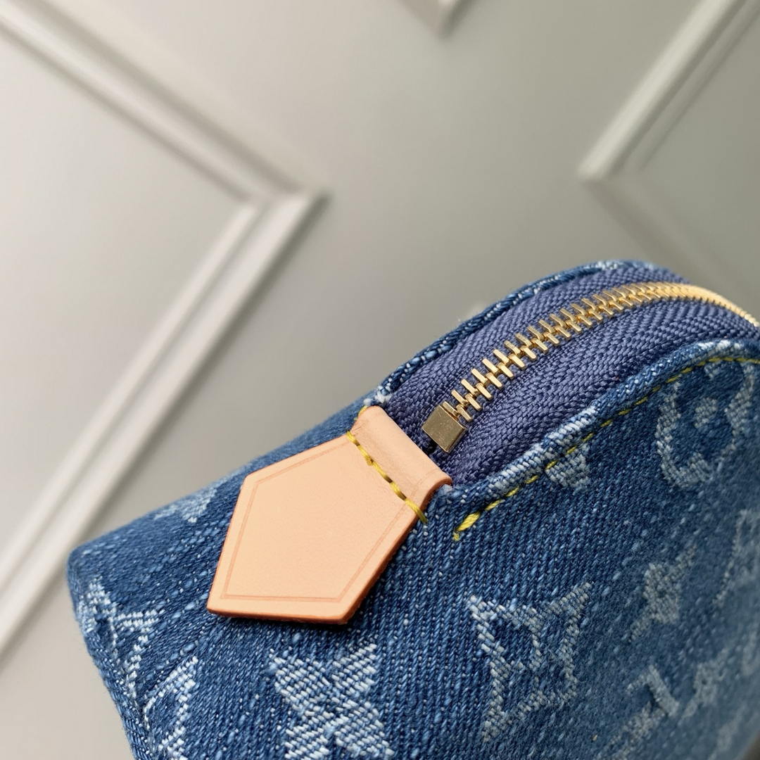 Louis Vuitton LV M28050 Pochette Cosmétique PM Other Monogram Canvas