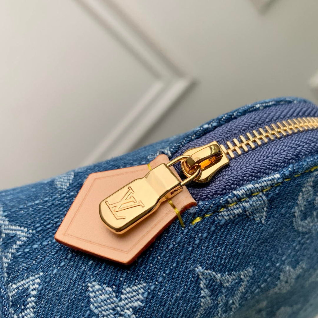 Louis Vuitton LV M28050 Pochette Cosmétique PM Other Monogram Canvas
