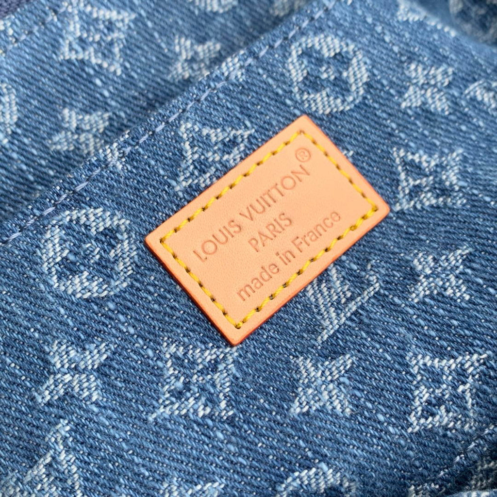 Louis Vuitton LV M28050 Pochette Cosmétique PM Other Monogram Canvas