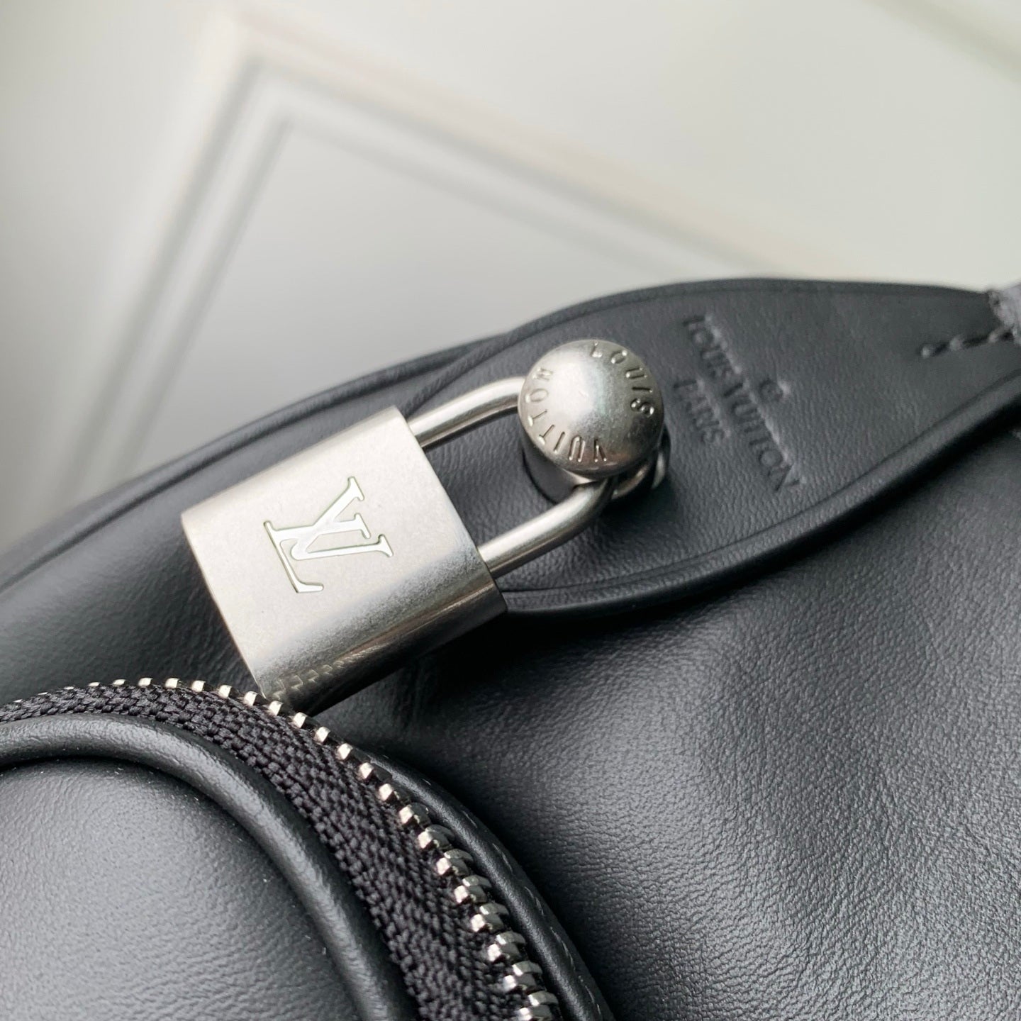 Louis Vuitton LV M28100 Keepall Cargo Bandoulière 35 Bag Black - Default Title - View 6